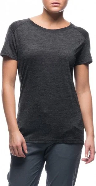 W's Activist Base Tee True Black v:2654295