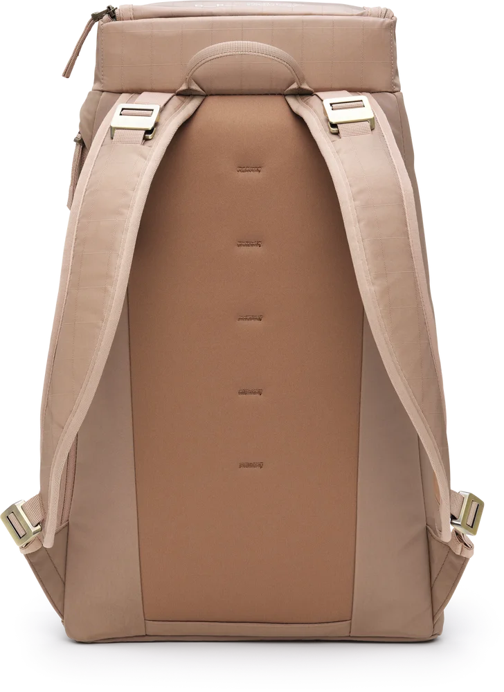 Db Hugger Backpack 30 L Affogato Brown v:1671344