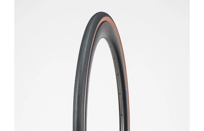 Bontrager Landeveisdekk R3 Hard-Case Lite TLR Svart/Brun 700C x 28mm v:8416542 Bontrager Landeveisdekk R3 Hard-Case Lite TLR Svart/Brun 700C x 28mm v:8416542
