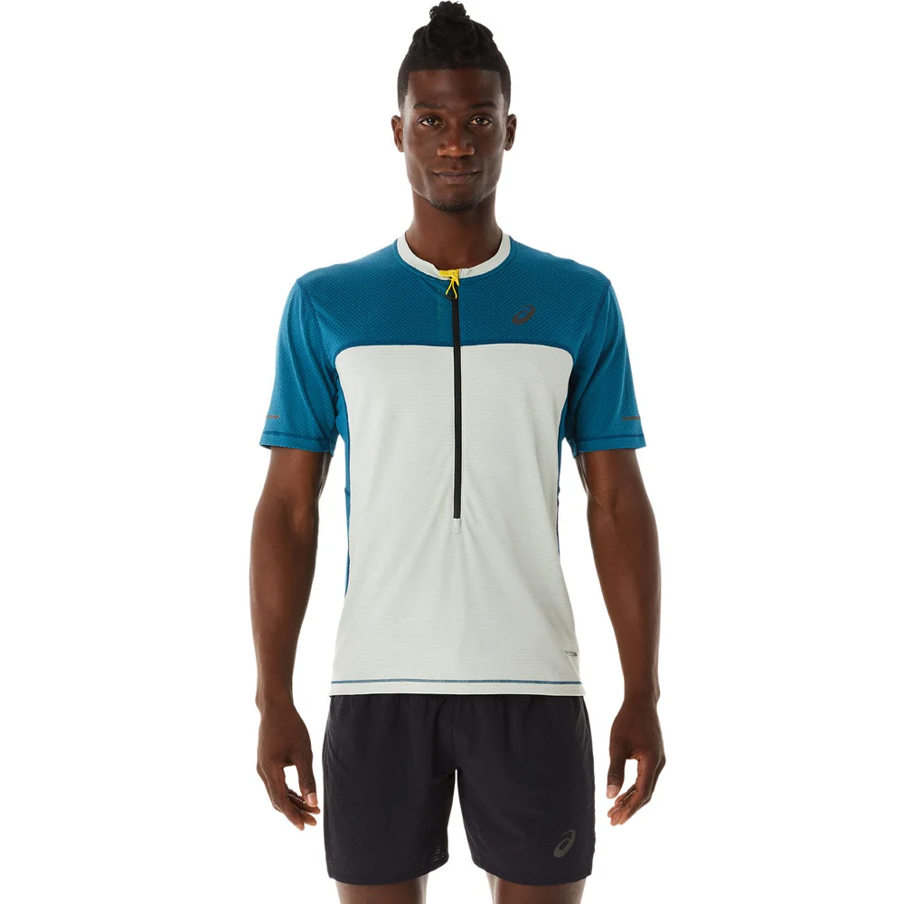 Asics Men’s Fujitrail Short Sleeve Top Ink Teal/Light Sage v:1189835 Asics Men’s Fujitrail Short Sleeve Top Ink Teal/Light Sage v:1189835
