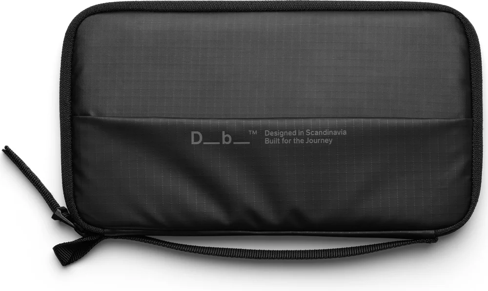 Db Essential Passport Cover Black Out v:6977039